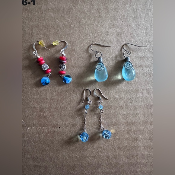 Lot of three dangle earrings silver toned - Picture 3 of 4